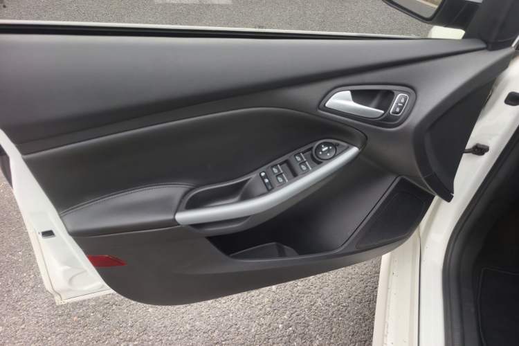 Used Ford Focus 2017 Hatchback EcoBoost 180 Automatic Sport Model Interior 6