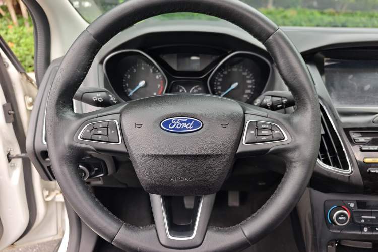 Used Ford Focus 2017 Sedan 1.6L Automatic Fashion Edition Smart Drive Version Interior 6