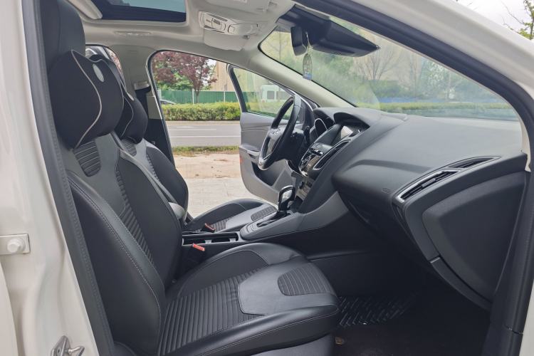 Used Ford Focus 2017 Hatchback EcoBoost 180 Automatic Sport Model Interior 6