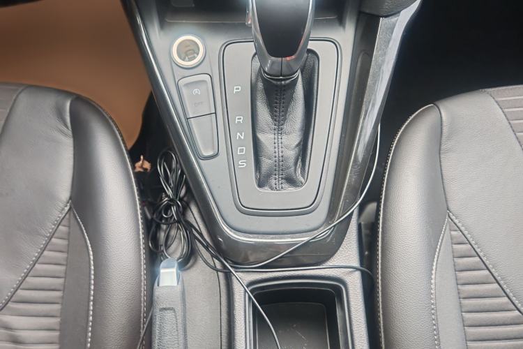 Used Ford Focus 2017 Hatchback EcoBoost 180 Automatic Elite Model Interior 7