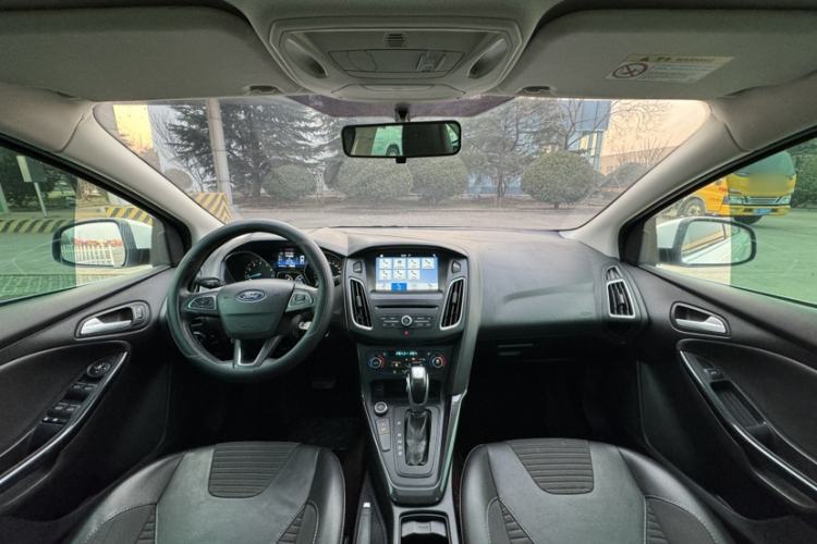 Used Ford Focus 2017 Sedan EcoBoost 180 Automatic Elite Model Interior 7