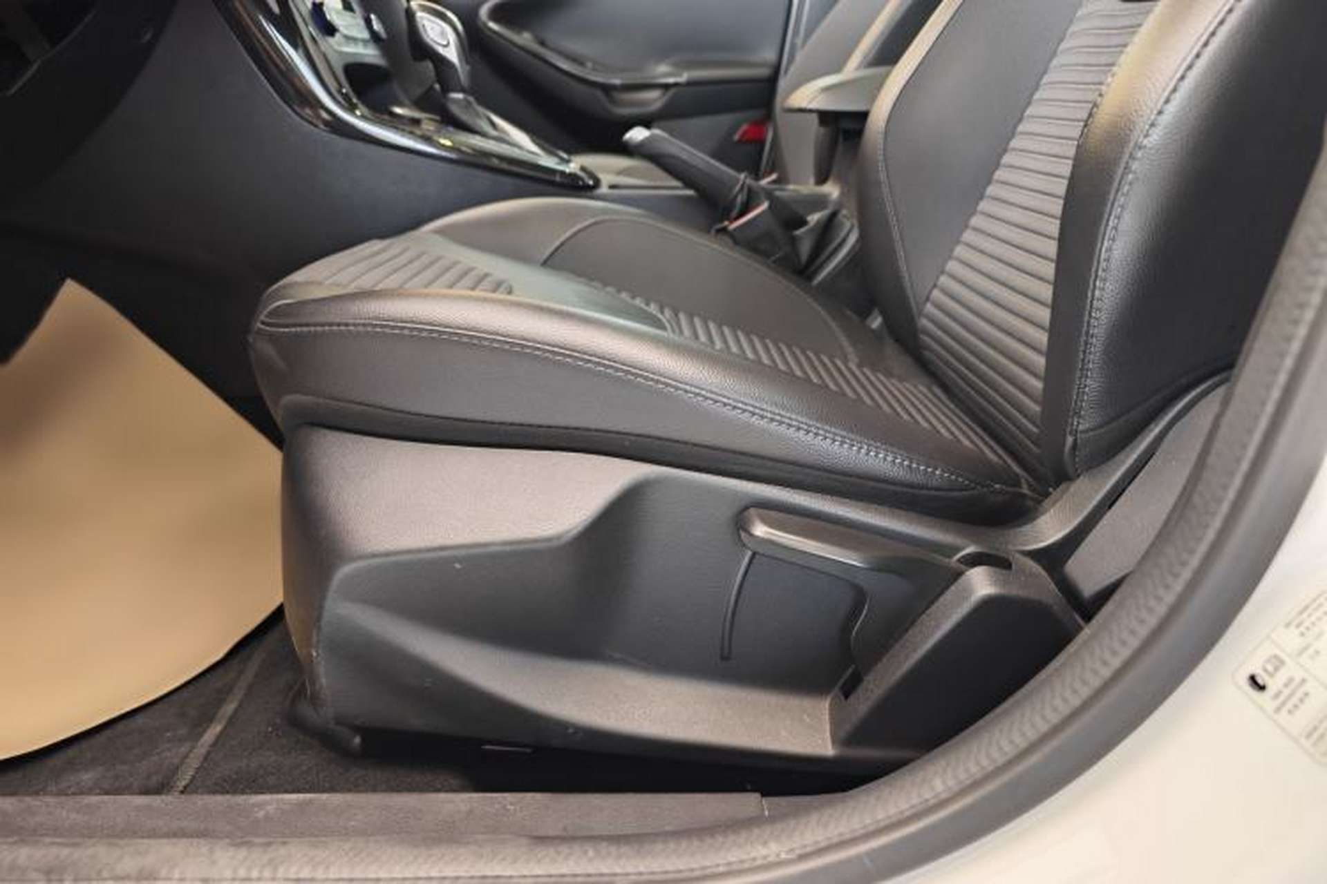 Used Ford Focus 2017 Hatchback EcoBoost 180 Automatic Elite Model Interior 9