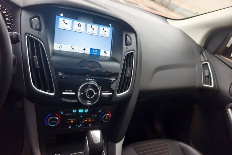 Used Ford Focus 2017 Hatchback EcoBoost 180 Automatic Sport Model Interior 9