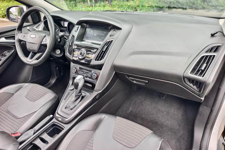 Used Ford Focus 2017 Sedan 1.6L Automatic Fashion Edition Smart Drive Version Interior 9