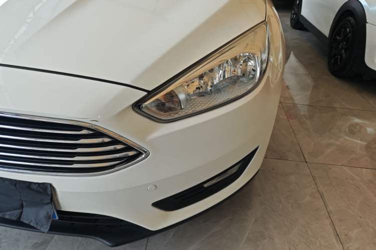 Used Ford Focus 2017 Sedan 1.6L Automatic Comfort Plus SmartDrive Edition Left Front Headlight