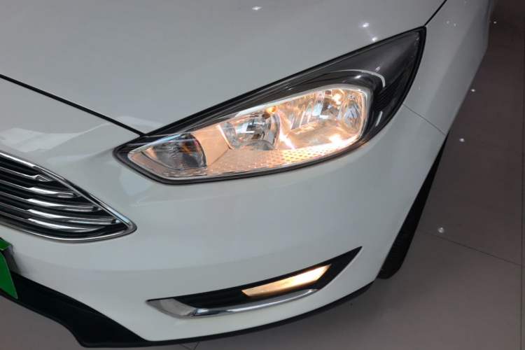 Used Ford Focus 2017 Sedan 1.6L Automatic Fashion Edition Smart Drive Version Left Front Headlight