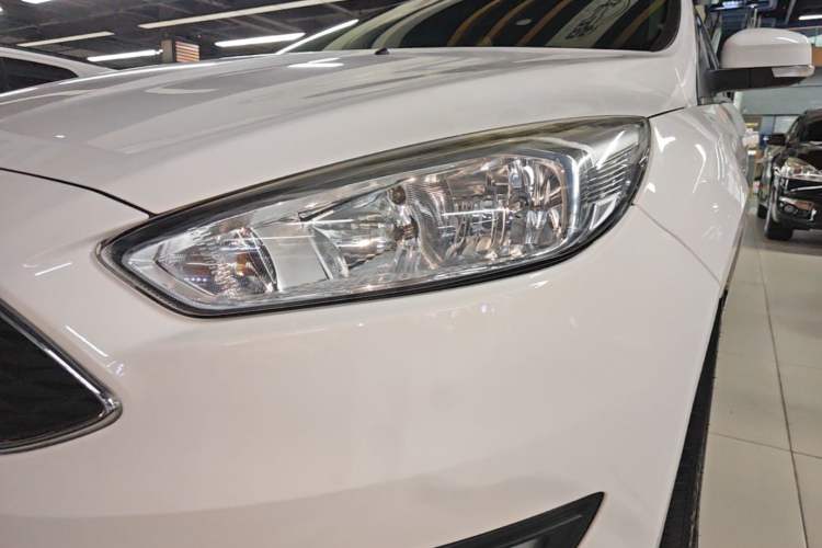 Used Ford Focus 2017 Hatchback 1.6L Automatic Comfort Plus SmartDrive Edition Left Front Headlight