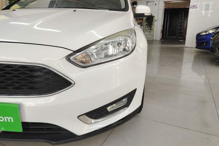 Used Ford Focus 2017 Hatchback EcoBoost 125 Automatic - Ultra-Powerful Style Edition with Smart Drive Features Left Front Headlight