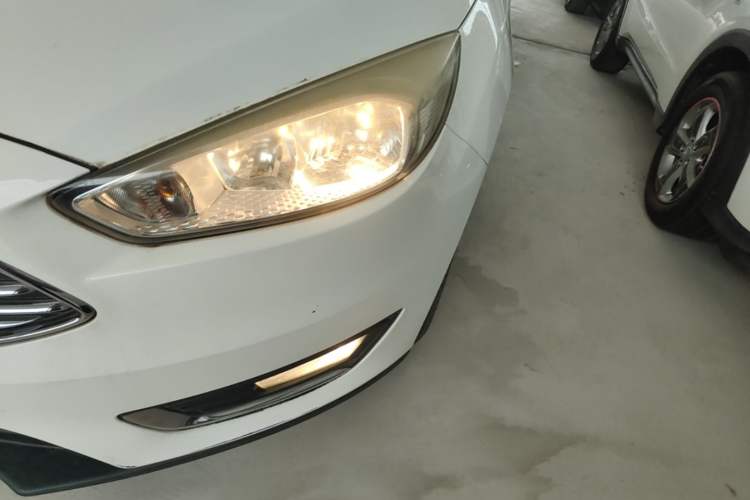 Used Ford Focus 2017 Sedan 1.6L Automatic Fashion Edition Smart Drive Version Left Front Headlight