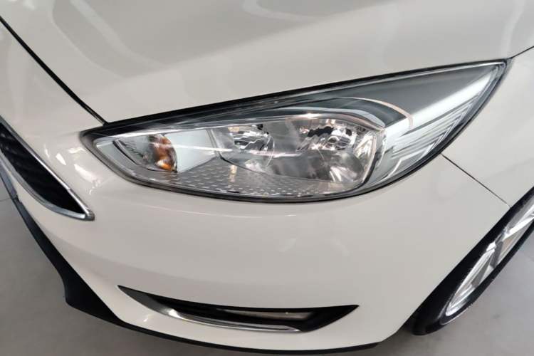 Used Ford Focus 2017 Hatchback EcoBoost 125 Automatic - Ultra-Powerful Style Edition with Smart Drive Features Left Front Headlight