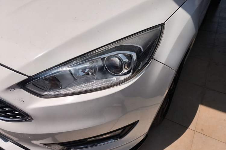 Used Ford Focus 2017 Hatchback 1.6L Automatic Comfort Plus SmartDrive Edition Left Front Headlight