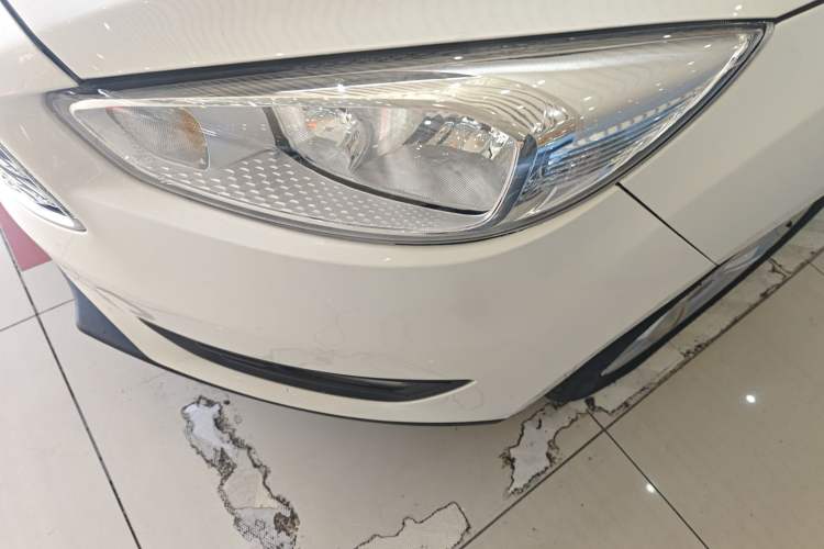 Used Ford Focus 2017 Sedan 1.6L Automatic Comfort Plus SmartDrive Edition Left Front Headlight