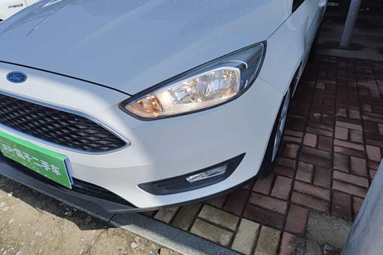 Used Ford Focus 2017 Hatchback 1.6L Automatic Comfort Plus SmartDrive Edition Left Front Headlight