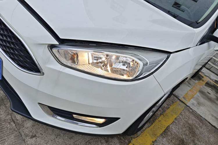 Used Ford Focus 2017 Hatchback EcoBoost 125 Automatic - Ultra-Powerful Style Edition with Smart Drive Features Left Front Headlight