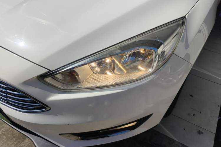 Used Ford Focus 2017 Sedan EcoBoost 125 Automatic Supreme Style SmartDrive Edition Left Front Headlight