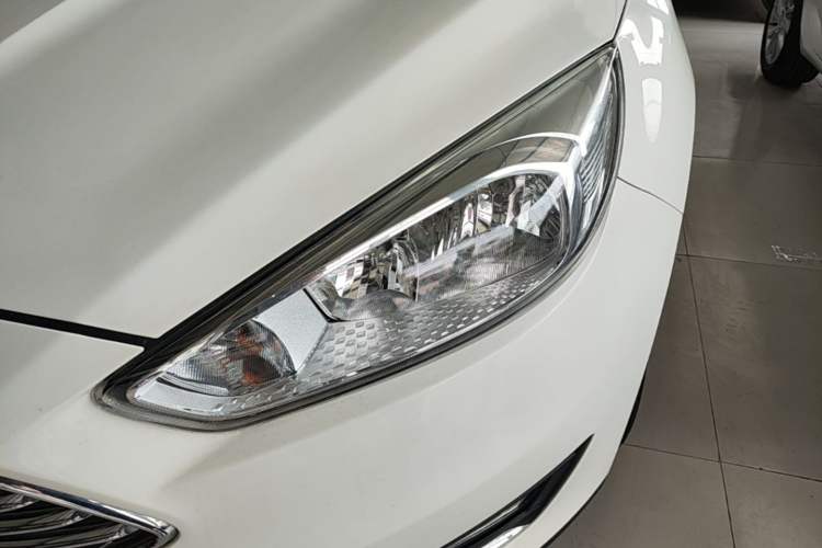 Used Ford Focus 2017 Sedan 1.6L Manual Fashion Edition Smart Drive Version Left Front Headlight