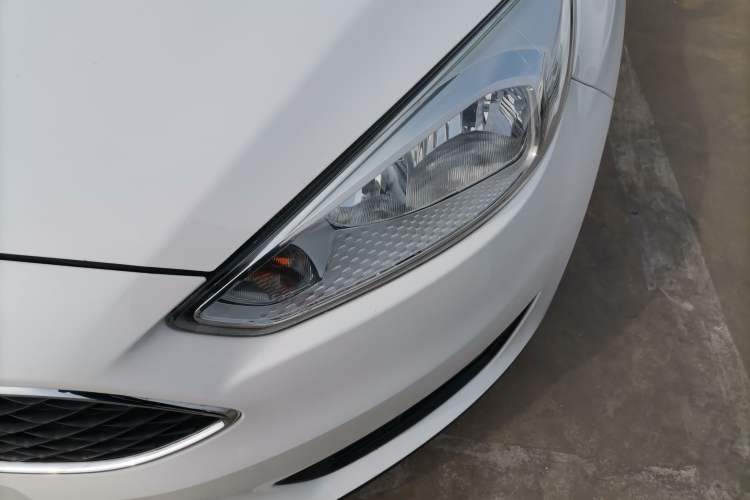 Used Ford Focus 2017 Hatchback 1.6L Automatic Comfort Plus SmartDrive Edition Left Front Headlight