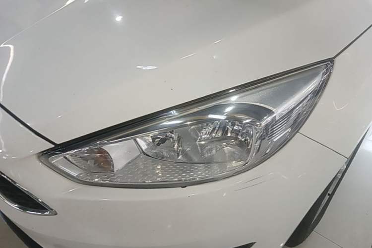 Used Ford Focus 2017 Hatchback 1.6L Automatic Comfort Plus SmartDrive Edition Left Front Headlight