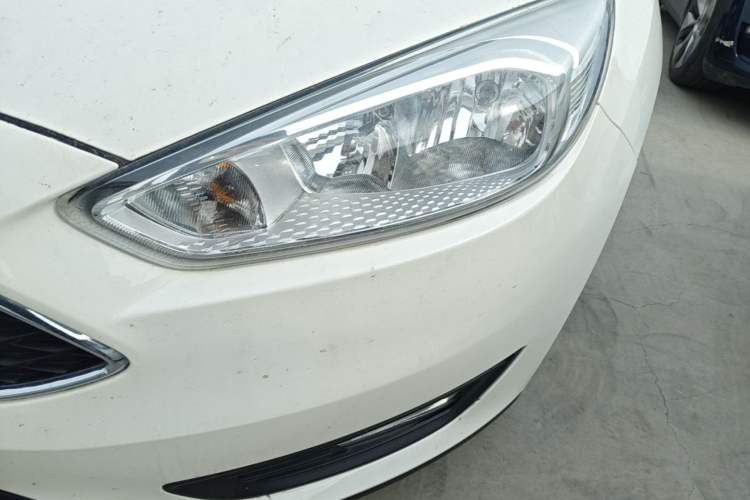 Used Ford Focus 2017 Hatchback 1.6L Automatic Comfort Plus SmartDrive Edition Left Front Headlight