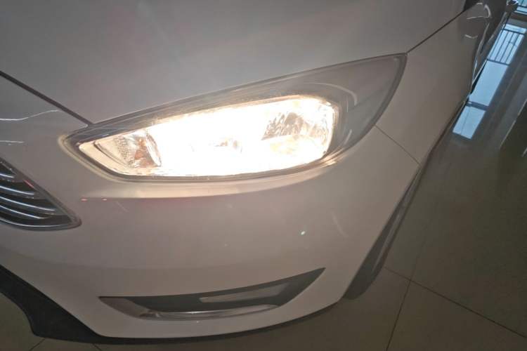 Used Ford Focus 2017 Sedan 1.6L Automatic Fashion Edition Smart Drive Version Left Front Headlight