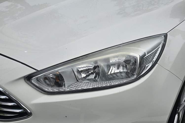 Used Ford Focus 2017 Sedan 1.6L Automatic Fashion Edition Smart Drive Version Left Front Headlight