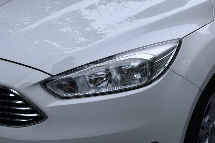 Used Ford Focus 2017 Sedan 1.6L Manual Comfort Plus SmartDrive Edition Left Front Headlight