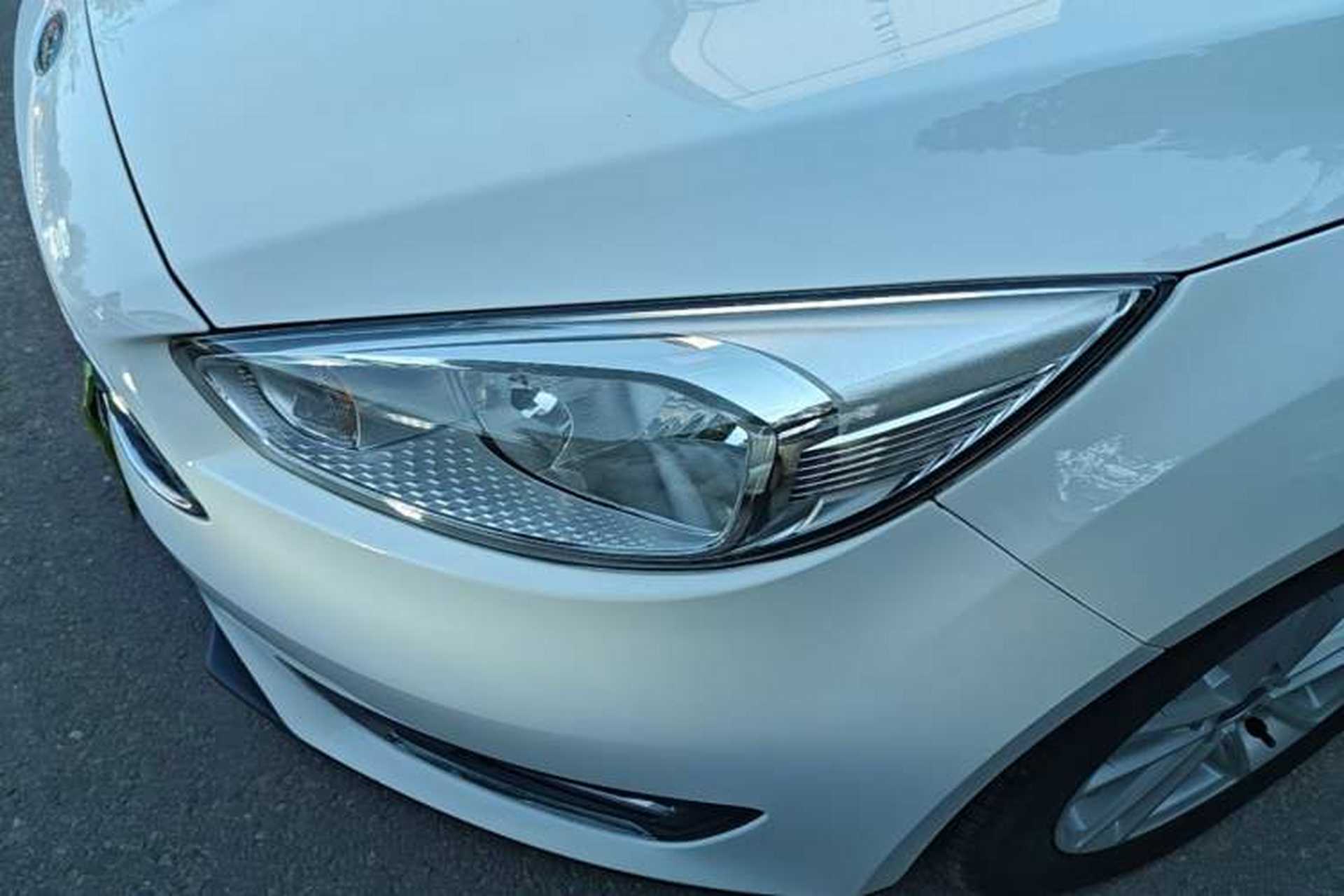 Used Ford Focus 2017 Hatchback 1.6L Automatic Fashion Edition Smart Drive Version Left Front Headlight