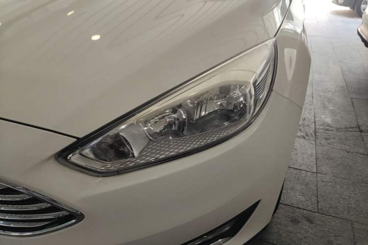 Used Ford Focus 2017 Sedan 1.6L Automatic Fashion Edition Smart Drive Version Left Front Headlight