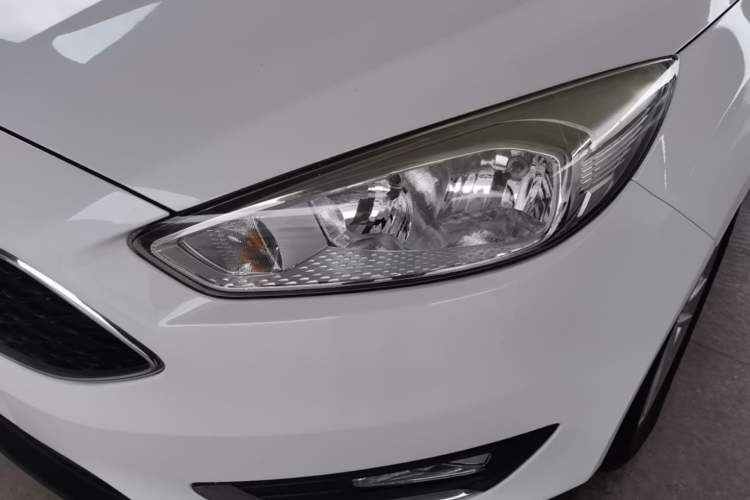 Used Ford Focus 2017 Hatchback EcoBoost 125 Automatic - Ultra-Powerful Style Edition with Smart Drive Features Left Front Headlight