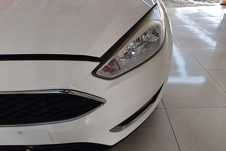 Used Ford Focus 2017 Hatchback EcoBoost 125 Automatic - Ultra-Powerful Style Edition with Smart Drive Features Left Front Headlight