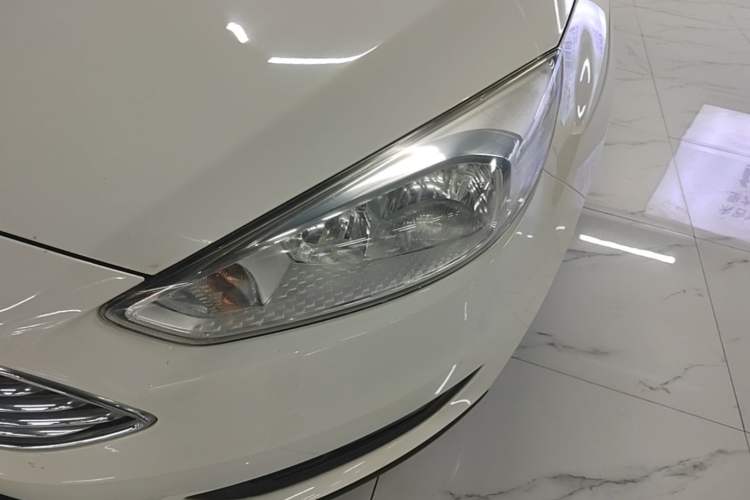 Used Ford Focus 2017 Sedan 1.6L Automatic Comfort Plus SmartDrive Edition Left Front Headlight