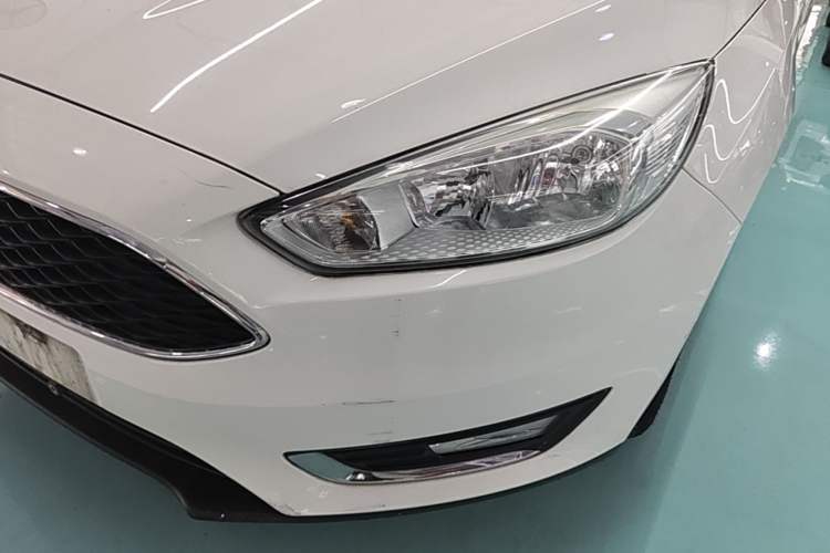 Used Ford Focus 2017 Hatchback EcoBoost 125 Automatic - Ultra-Powerful Style Edition with Smart Drive Features Left Front Headlight