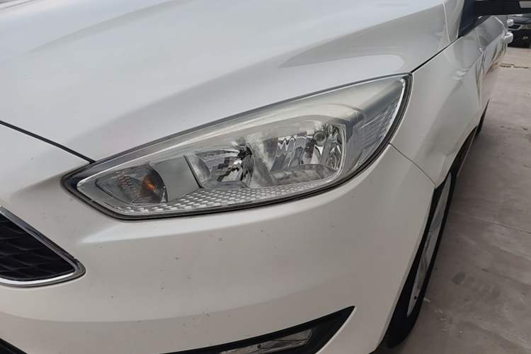 Used Ford Focus 2017 Hatchback 1.6L Automatic Comfort Plus SmartDrive Edition Left Front Headlight