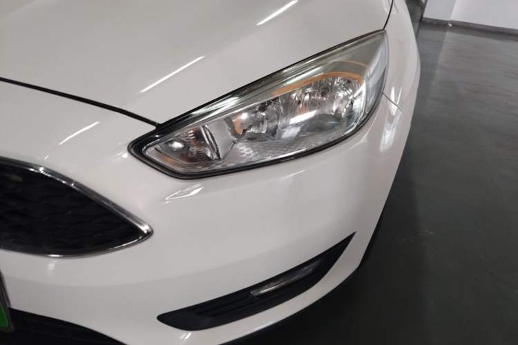 Used Ford Focus 2017 Hatchback 1.6L Automatic Comfort Plus SmartDrive Edition Left Front Headlight