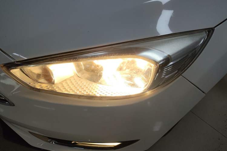 Used Ford Focus 2017 Sedan 1.6L Automatic Fashion Edition Smart Drive Version Left Front Headlight