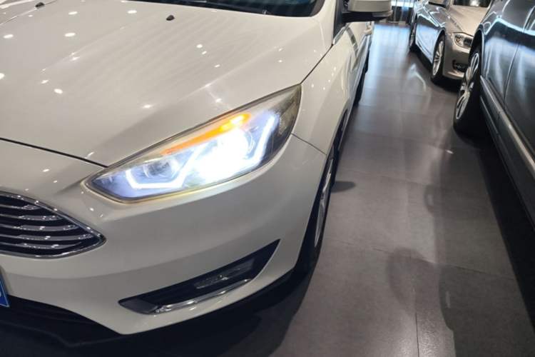 Used Ford Focus 2017 Sedan EcoBoost 180 Automatic Elite Model Left Front Headlight