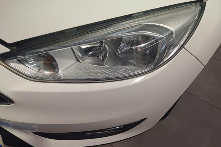 Used Ford Focus 2017 Hatchback 1.6L Automatic Comfort Plus SmartDrive Edition Left Front Headlight