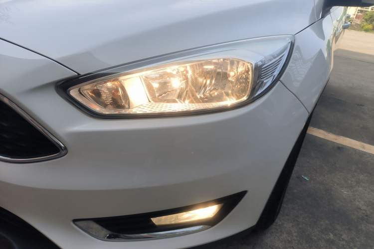 Used Ford Focus 2017 Hatchback 1.6L Automatic Fashion Edition Smart Drive Version Left Front Headlight