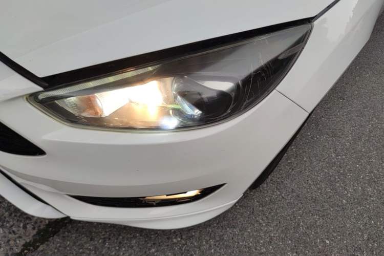 Used Ford Focus 2017 1.5T CTCC White and Black Limited Edition Left Front Headlight