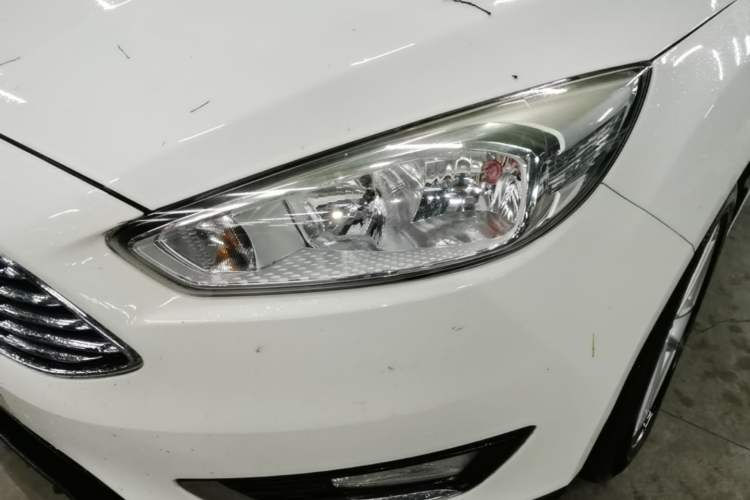 Used Ford Focus 2017 Sedan EcoBoost 125 Automatic Supreme Style SmartDrive Edition Left Front Headlight