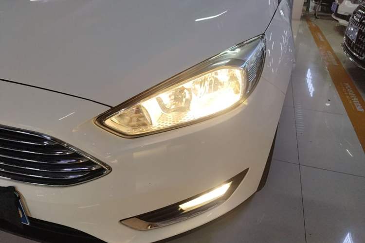 Used Ford Focus 2017 Sedan 1.6L Automatic Fashion Edition Smart Drive Version Left Front Headlight