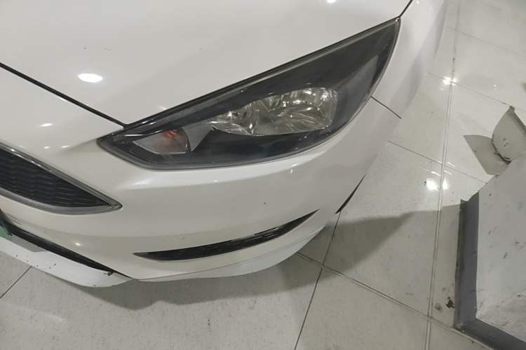 Used Ford Focus 2017 Hatchback EcoBoost 180 Automatic Sport Model Left Front Headlight
