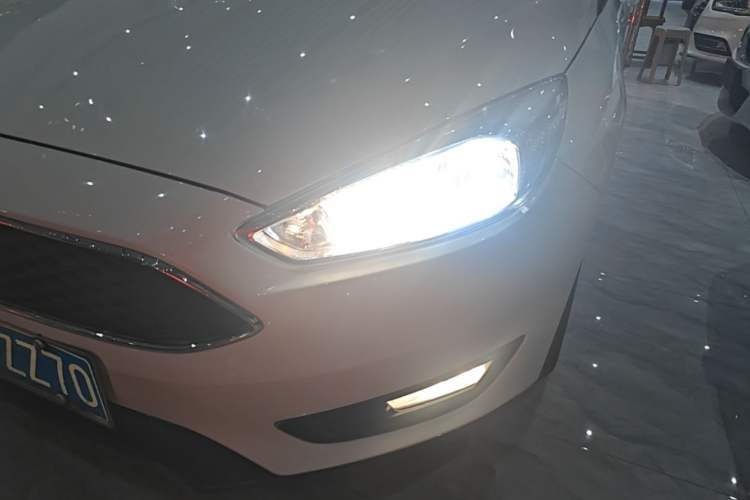 Used Ford Focus 2017 Hatchback 1.6L Automatic Comfort Plus SmartDrive Edition Left Front Headlight