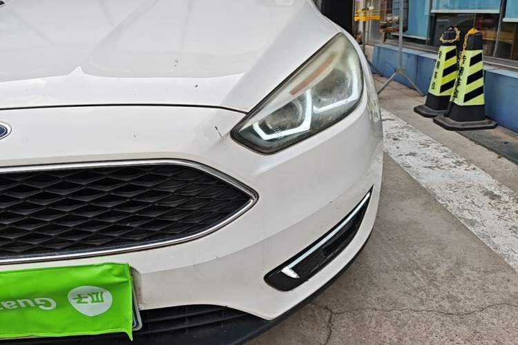 Used Ford Focus 2017 Hatchback EcoBoost 180 Automatic Elite Model Left Front Headlight