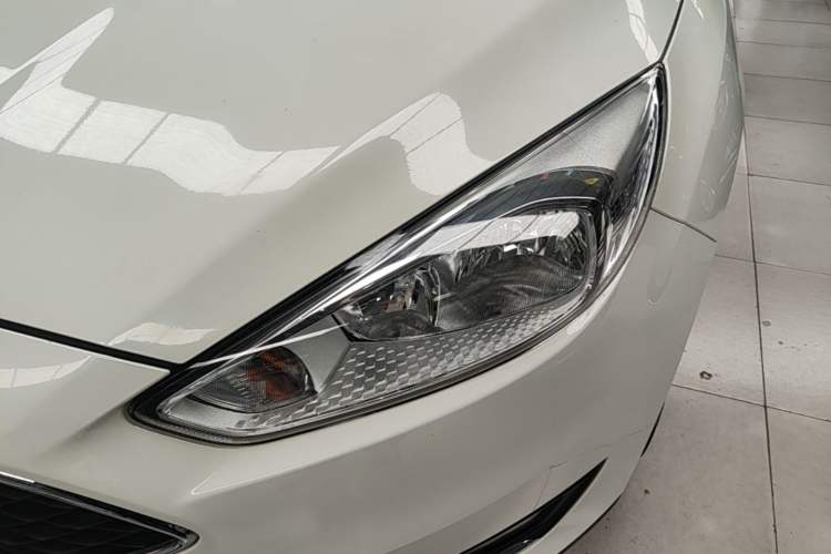 Used Ford Focus 2017 Hatchback 1.6L Manual Fashion Edition SmartDrive Version Left Front Headlight
