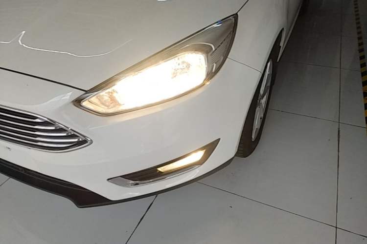 Used Ford Focus 2017 Sedan 1.6L Manual Fashion Edition Smart Drive Version Left Front Headlight