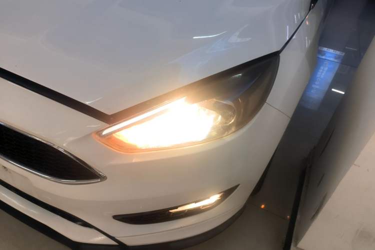 Used Ford Focus 2017 Hatchback 1.6L Automatic Fashion Edition Smart Drive Version Left Front Headlight