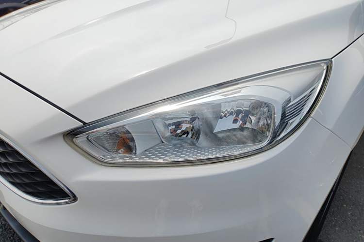 Used Ford Focus 2017 Hatchback 1.6L Automatic Comfort Plus SmartDrive Edition Left Front Headlight