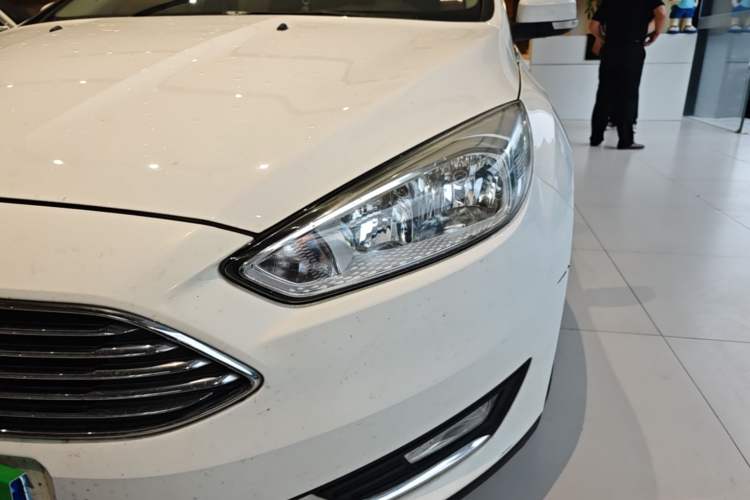 Used Ford Focus 2017 Sedan EcoBoost 180 Automatic Elite Model Left Front Headlight