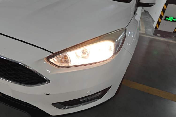 Used Ford Focus 2017 Hatchback 1.6L Automatic Fashion Edition Smart Drive Version Left Front Headlight